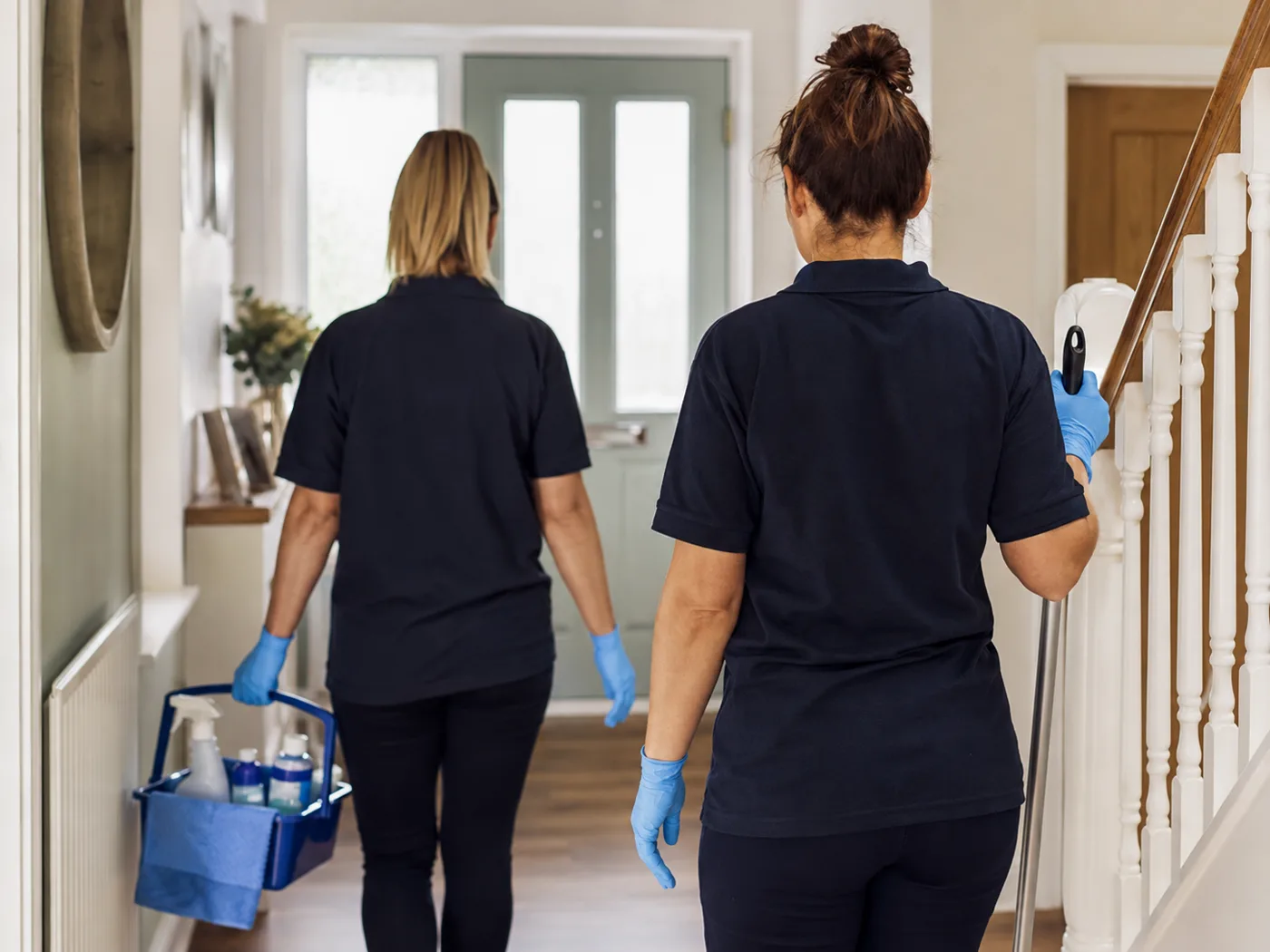 Two Viovi cleaners with their equipment in a hallway, ready to start a clean